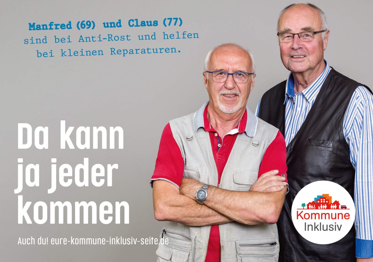 Anzeige 2: Zwei ältere, aber rüstige Männer stehen nebeneinander. Links von ihnen steht: Manfred 69 und Claus 77 sind bei Anti-Rost und helfen mit kleinen Reparaturen. Darunter steht: Da kann ja jeder kommen. Auch du! Unten rechts ist das Logo von Kommune Inklusiv.